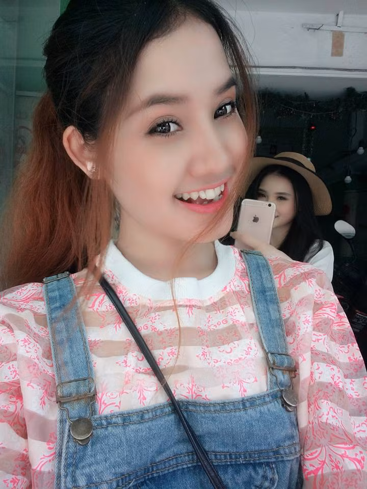 Nụ cười ngọt ngào, tinh nghịch không thể không yêu... Ảnh: FBNV.