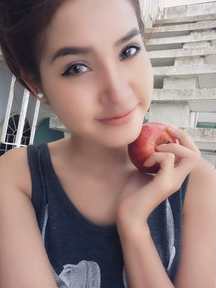 Nhận thức được ngoại hình là một yếu tố quan trọng giúp July có thể thành công hơn trong công việc cô yêu thích, cô nàng luôn chăm chút hình thức.