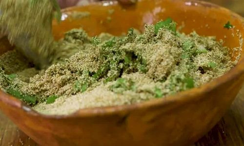 Thậm chí, người dân bản địa coi các món ăn từ trứng muỗi, là đặc sản không thể thiếu trong các bữa ăn hằng ngày. Ảnh: vnecdn.