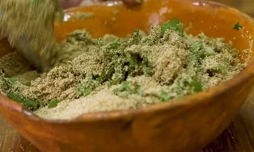 Thậm chí, người dân bản địa coi các món ăn từ trứng muỗi, là đặc sản không thể thiếu trong các bữa ăn hằng ngày. Ảnh: vnecdn.