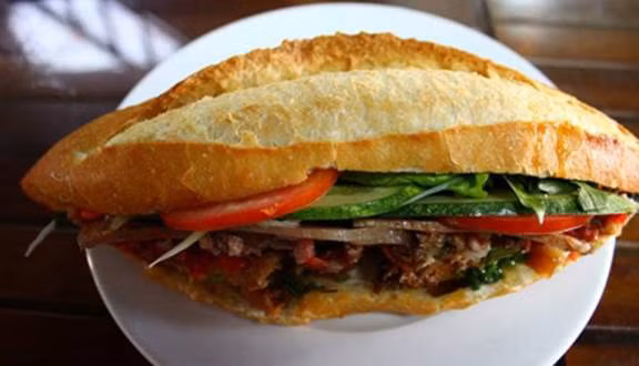 Bánh mì chứa một lượng lớn bột - một loại chất kết dính. Đó là lý do tại sau ăn nhiều bánh mì sẽ gây ra táo bón. Ảnh: daylambanh.