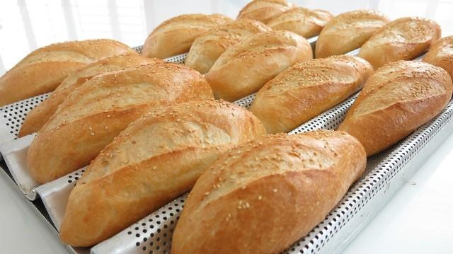 Nếu bạn bị táo bón, bánh mì cũng là thực phẩm bạn không nên tiêu thụ. Ảnh: huongnghiepaau.