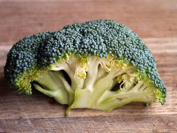 Bông cải xanh có tác dụng cân bằng hormone trong cơ thể nhờ có hàm lượng phytonutrient cao, giúp cân bằng nồng độ estrogen.