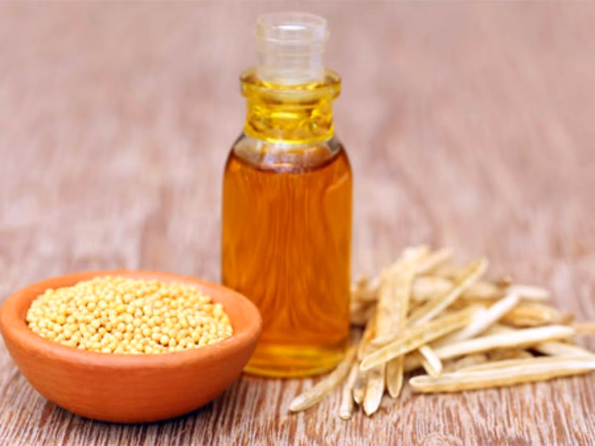 Dầu mù tạt còn giúp tăng cường vị giác do có chứa Allyl isothiocyanate, một hợp chất hóa học chịu trách nhiệm tạo ra hương vị mạnh mẽ và mùi hăng cay đặc trưng. Ảnh: indiatimes.