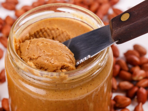 Bơ đậu phộng là thực phẩm bạn nên cân nhắc nếu muốn tăng cân lành mạnh bởi nó rất giàu protein, vitamin và calo giúp xây dựng cơ bắp tổng thể.