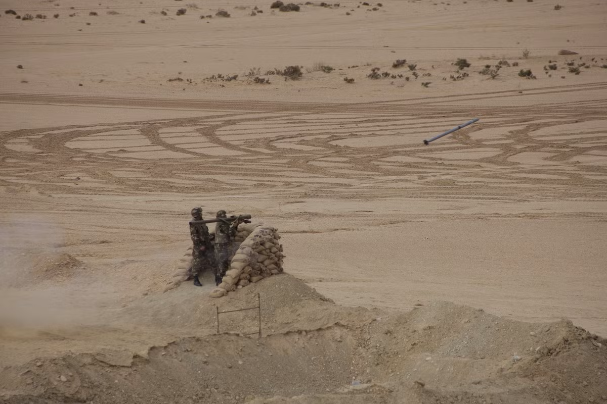 Lực lượng phòng không lục quân khai hỏa tên lửa vác vai Igla. Nguồn ảnh: BMPD