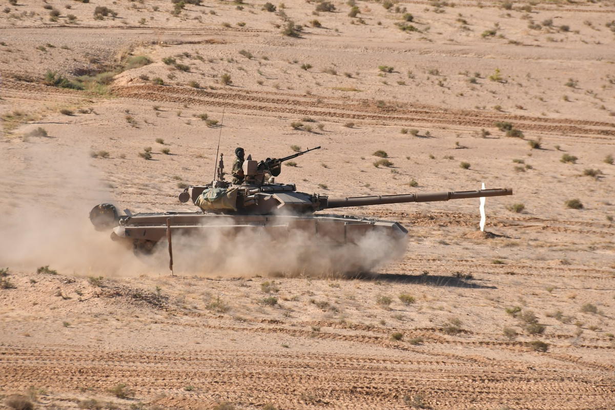 Ngoài T-90, nước này còn có khoảng 500 chiếc xe tăng T-72M/M1, 600 xe tăng T-55AMV. Nguồn ảnh: BMPD