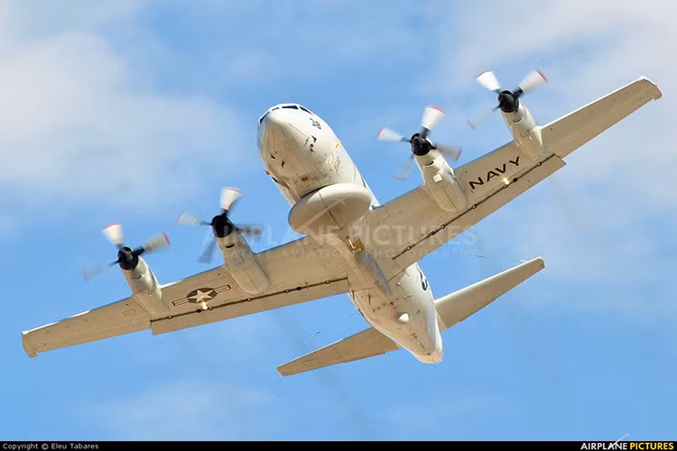 Về trang bị điện tử trên EP-3 nó hầu như được Hải quân Mỹ giữ kín và bản thân phi đội EP-3 cũng được duy trì ở con số hạn chế dưới 20 chiếc. Nguồn ảnh: Airplane-Pictures.