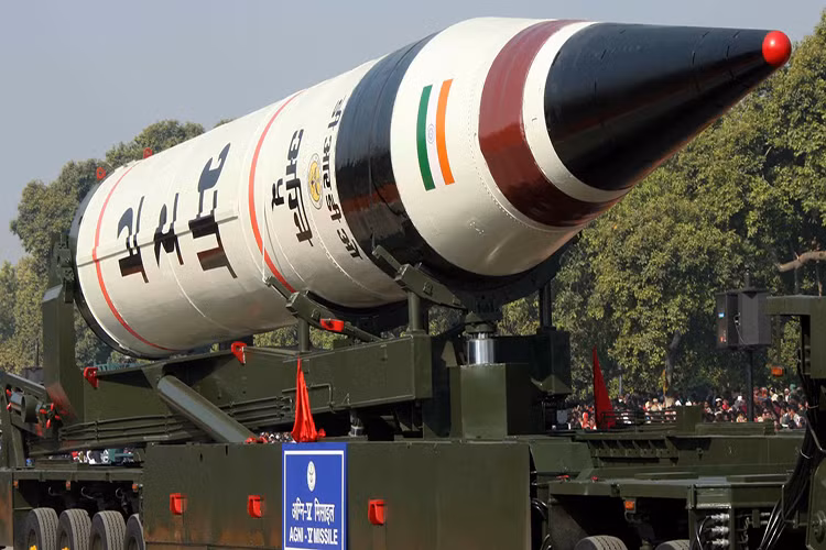 Trái ngược với các đơn vị khác của Lục quân Ấn Độ, đơn vị tên lửa chiến lược của nước này lại sở hữu một nền tảng khá mạnh và là cánh phải của lực lượng răn đe hạt nhân chiến lược của New Delhi. Công nghệ tên lửa của Ấn Độ cũng không hề kém cạnh so với Trung Quốc và họ chỉ thua về mặt số lượng. Nguồn ảnh: Indian Defence Analysis.
