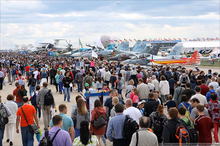 Dù là ngày cuối cùng nhưng số lượng khách đến với MAKS-2017 vẫn khá đông từ 160-200 nghìn cho đến khi chương trình bế mạc diễn ra vào cuối giờ chiều hôm 23/7. Nguồn ảnh: Marina Lystseva.