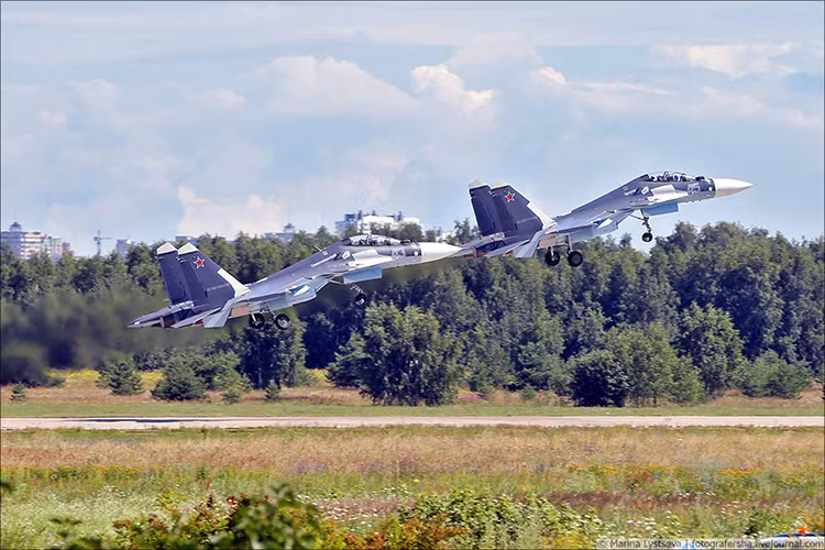 Hình ảnh cặp đôi tiêm kích đa năng Su-30SM tham gia trình diễn tại triển lãm MAKS-2017. Nguồn ảnh: Marina Lystseva.