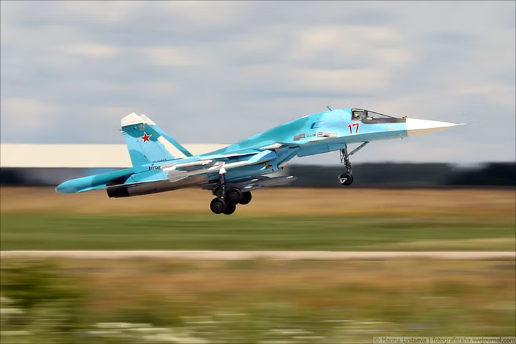 Độ hot của cường kích Su-34 cũng không hề kém cạnh tại MAKS năm nay. Nguồn ảnh: Marina Lystseva.