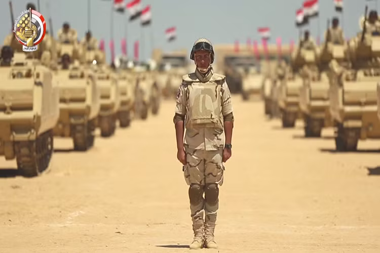 Tuy nhiên, Quân đội Ai Cập lại hoạt động dựa vào các nguồn tài trợ quân sự từ bên ngoài chủ yếu là đến từ Mỹ và một số quốc gia Vùng Vịnh. Theo ước tính chỉ riêng Washington mỗi năm cũng đã viện trợ quân sự cho Cairo con số lên 1.3 tỷ USD. Nguồn ảnh: Bộ Quốc phòng Ai Cập.