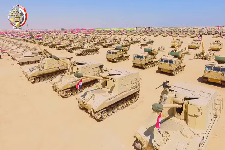 Ai Cập là một trong những quốc gia sở hữu sức mạnh quân sự nhất nhì ở Địa Trung Hải và Trung Đông với quân số thường trực lên đến 438 ngàn người, đó là chưa kể tới gần 480 ngàn quân dự bị. Ngân sách quốc phòng mỗi năm của Cairo ước đạt khoảng gần 5.5 tỷ USD. Nguồn ảnh: Bộ Quốc phòng Ai Cập.