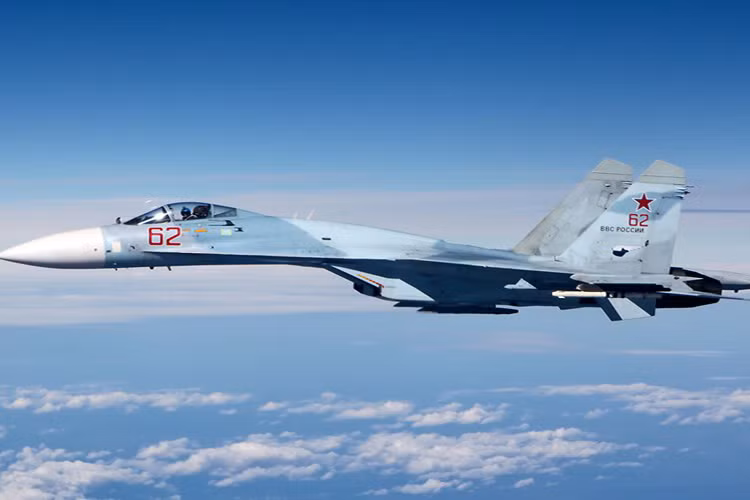 Su-27SM3 trang bị động cơ AL-31FM1 có lực đẩy 135 kN (so với 123 kN của AL-31F) cùng hệ thống điểu khiển bay tiên tiến giúp nó đạt tốc độ cao hơn Su-30SM và tầm hoạt động tăng lên tới 4.000 km.