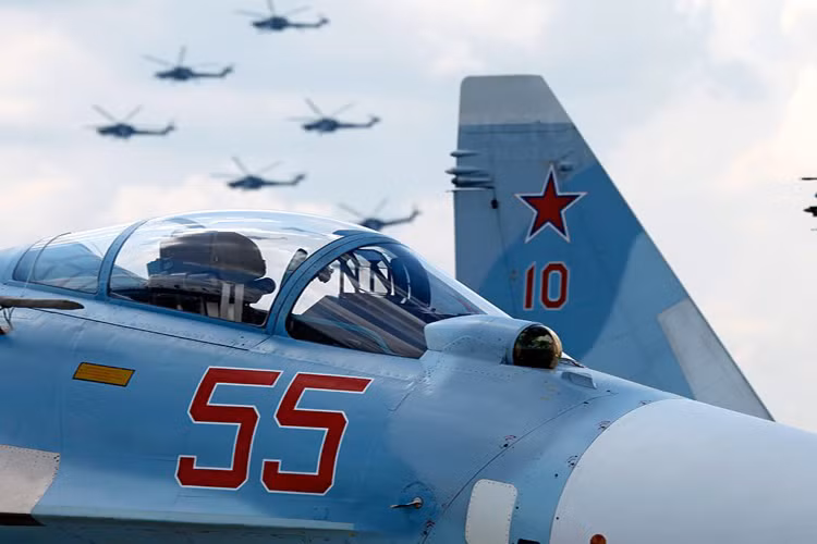 Tuy không nổi đình nổi đám như Su-35, nhưng điều đáng sợ là với biến thể nâng cấp từ Su-27 này, sức mạnh của Su-27SM3 đã tiệm cận với Su-35.