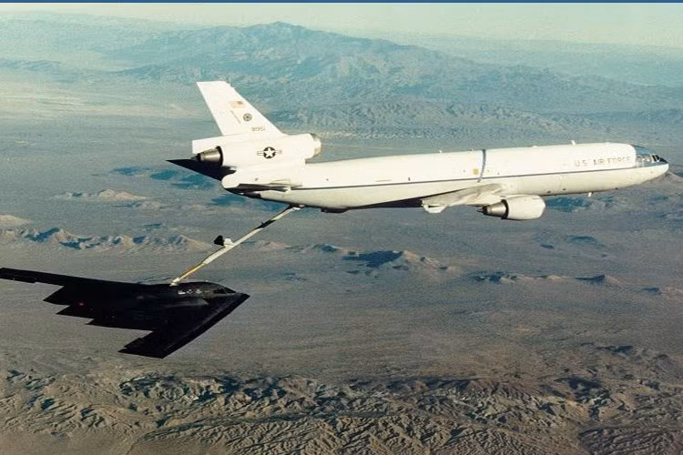 Nhưng xung đột cục bộ về lợi ích xảy ra tại một nước thứ ba giữa các cường quốc này là hoàn toàn có thể, việc Mỹ dùng B-2 sẽ xuyên thủng hệ thống phòng không và tiêu diệt các căn cứ quân sự của Nga hoặc Trung Quốc.