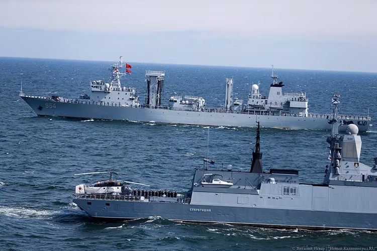 Và một liên minh hải quân Nga – Trung hiện tại chỉ tồn tại ở mức hình thức hơn là đi đến một liên minh quân sự toàn diện, sẵn sàng hổ trợ nhau khi xung đột diễn ra. Nguồn ảnh: newkaliningrad.ru.