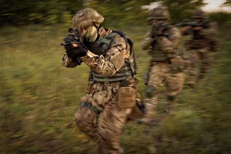 Với chính sách thân phương Tây, những trang bị cho lực lượng đặc nhiệm Ukraine cũng được thay đổi hoàn toàn "kiểu phương Tây".