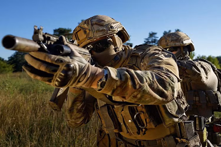Nhìn hình ảnh này, nhiều người có thể lầm tưởng đây là lính đặc nhiệm của Mỹ hoặc Pháp, Anh. Nhưng không, họ là lính Ukraine.