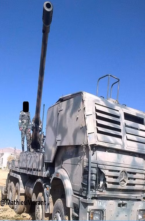 Dĩ nhiên để bảo vệ cho pháo tự hành M46, cỗ pháo này cũng được bọc thép bảo vệ ở các vị trí trọng yếu như cabin xe hay xung quanh cụm pháo chính. Ngoài ra nó cũng không được trang bị vũ khí tự vệ. Nguồn ảnh: Russian Military.