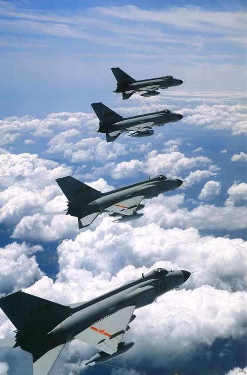 Và để hiểu rõ hơn về lực lượng này hãy cùng điểm qua các dòng máy bay quân sự chủ lực của Không quân Trung Quốc vốn được xem là nền tảng giúp nước này hoàn tất giấc mơ thống trị bầu trời. Nguồn ảnh: military.china.com.