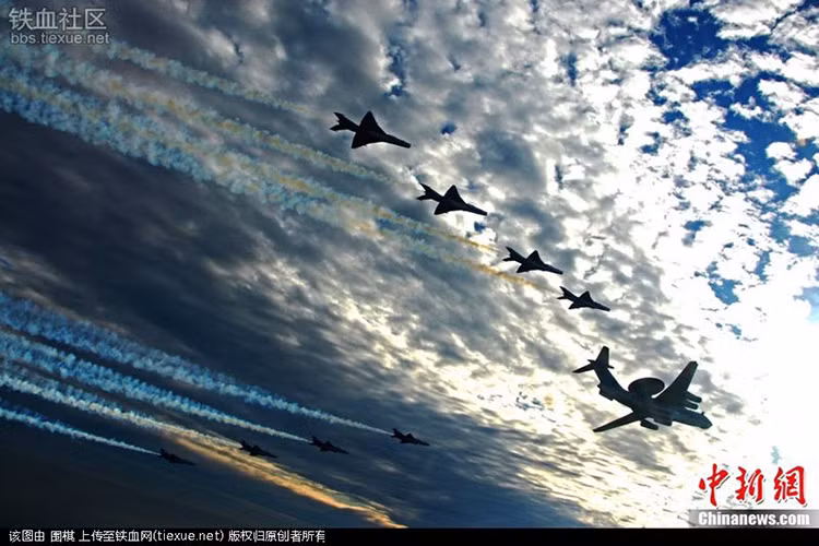 Tóm lại khác với tầm vóc của mình, Không quân Trung Quốc vẫn chưa thực sự đạt được sức mạnh cần thiết để có thể trở thành một cường quốc không quân đúng nghĩa. Và họ còn quá nhiều điều phải làm nếu như muốn thống trị bầu trời như những gì mà người Mỹ đang có. Nguồn ảnh: China News.