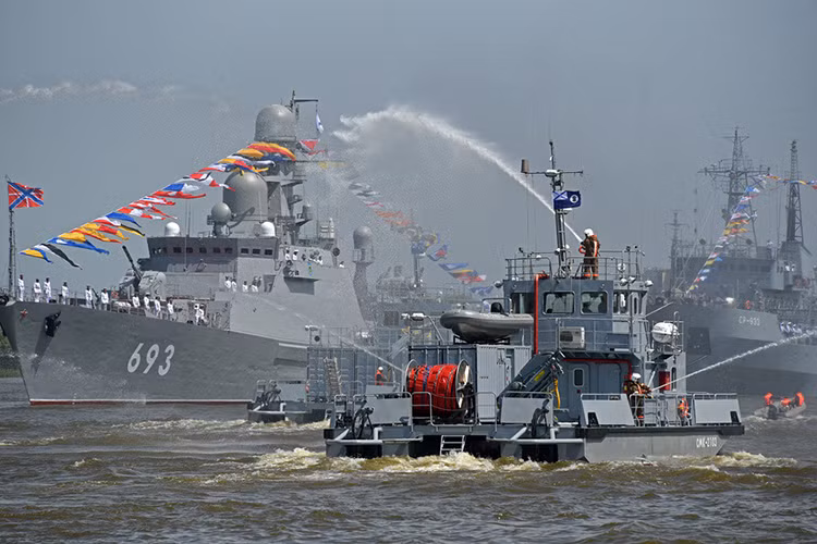 Trong những năm gần đây Hạm đội Caspian trở nên khá nổi tiếng trong Hải quân Nga với những màn trình triển khai tên lửa hành trình Kalibr-NK tấn công các mục tiêu khủng bố ở Syria, đa phần trong số đó là từ các tàu Buyan-M. Nguồn ảnh: dambiev.livejournal.