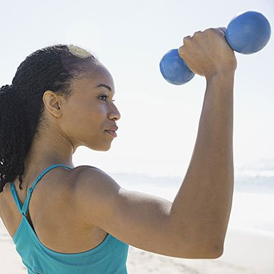 Do vậy, đối với nữ giới, một làn da nâu có thể rất quyến rũ, nhưng không nên phơi nắng quá nhiều để đạt được mục đích. Chị em nên tránh nắng cẩn thận nếu phải hoạt động dưới nắng trong thời gian dài.