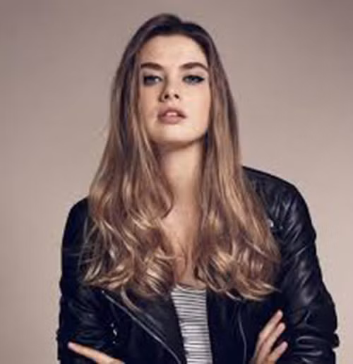 Bạn cần đến salon để các chuyên gia làm tóc chọn màu sắc phù hợp với từng màu da.