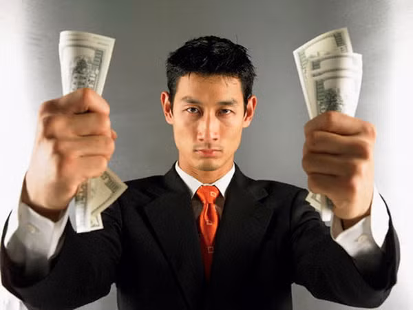 Điều đáng chú ý là, các cuộc điều tra không đề cập đến mức lương thu nhập cao hơn thường là nam hay nữ, điều này có nghĩa là những người có thu nhập cao hơn nửa kia, không phân biệt giới tính đều có khả năng nảy sinh hiện tượng ngoại tình. 