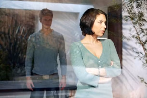 Các nhà nghiên cứu thuộc trường Đại học Cornell trong một cuộc khảo sát cộng đồng cho biết: Nếu giữa vợ chồng, nếu một trong hai người có thu nhập lớn hơn gấp 5 lần nửa kia thì rất dễ nảy sinh ngoại tình tư tưởng.