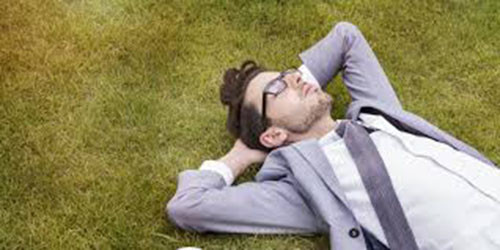 Huyết áp. Tỷ lệ tăng huyết áp có xu hướng cao hơn vào mùa đông và ở các nước xa đường xích đạo. Do tiếp xúc với ánh sáng mặt trời có thể tạo ra nitric oxide từ da hấp thụ vào máu, giúp mở rộng mạch máu và giảm áp lực bên trong chúng.