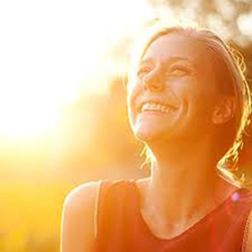 Sức khỏe phổi. Nếu môi trường sống là khu đô thị với lượng ô tô dày đặc, có nguy cơ bạn sẽ sẽ hít phải không khí ô nhiễm nhiều hơn. Do tia UV có thể kích hoạt việc phát hành hóa chất smog hình thành từ không khí ô nhiễm. Do vậy, bạn nên tránh việc phơi mình ngoài trời vào giờ nắng nóng.