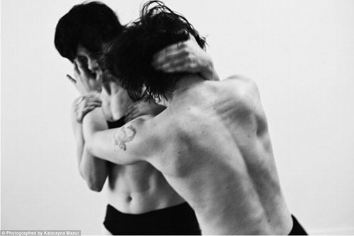 CLB bắt đầu vào năm 2010 bởi chiến binh nữ Anna Konda và Julia Red Devil Babskaya, 27 tuổi, đến từ Nga. Cả hai đồng quan điểm “Đây là nơi chiến đấu bình đẳng, công cụ quan trọng nhất là dùng sức mạnh và ý chí”.