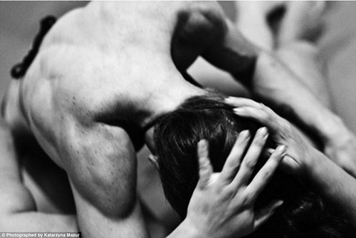 Hai cô gái này cho hay, họ không thích nỗi đau của người khác. Họ thích tận hưởng sức mạnh của riêng mình và luôn có kiểm soát trong việc đấm đá”.