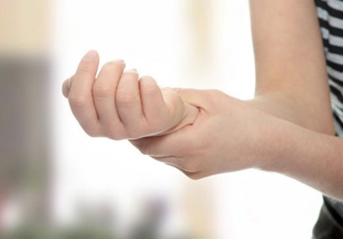 Kiểm tra cholesterol. Không có độ tuổi chính xác để kiểm tra cholesterol, thế nhưng bạn có thể bắt đầu tìm hiểu về chỉ số này ở độ tuổi 20, nhất là khi tiền sử gia đình bị cholesterol cao.