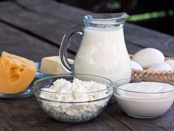 Các sản phẩm từ sữa. Những người không hạp lactose không nên ăn các sản phẩm này vì nó gây ra khí trong bụng.