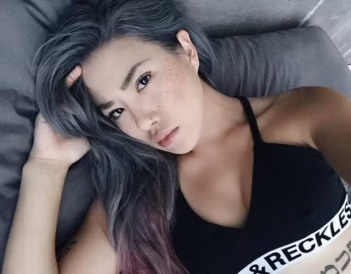 Vì thế mà, dù sản phẩm chưa được chính thức bán trên thị trường nhưng nó đã nhận được sự chú ý rất lớn về mặt truyền thông xã hội. Các cô gái trẻ rất vui mừng, hồi hộp đón nhận những nốt tàn nhang giả sẽ trông như thật.