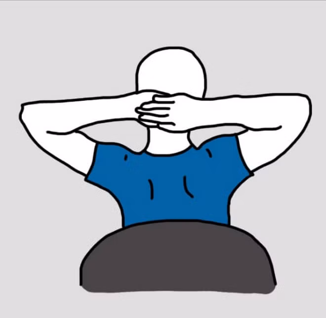 Đau ngực. Cơn đau này vô cùng nguy hiểm và bạn nên đến bác sỹ để có được chẩn đoán chính xác. Nếu không thì cách này sẽ giảm đau tức thời đáng kể cho bạn. Đặt 2 tay ra sau đầu, giữ khuỷu tay dang như đôi cánh. Sau đó khép khuủy tay trước ngực.