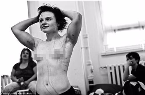 Có một tình bạn xuyên suốt những phụ nữ ở đây. Họ tôn trọng lẫn nhau và sẽ dừng lại nếu ai đó bị thương nặng.