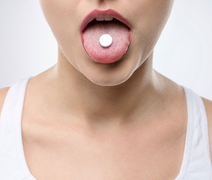 Đối với NSAID thì lại gây dị ứng nghiêm trọng và có thể gây chảy máu trong dạ dày. Tất nhiên những tác dụng phụ này không phải xảy ra thường xuyên nhưng nếu không dùng đúng cách bạn có thể gặp nguy hiểm.