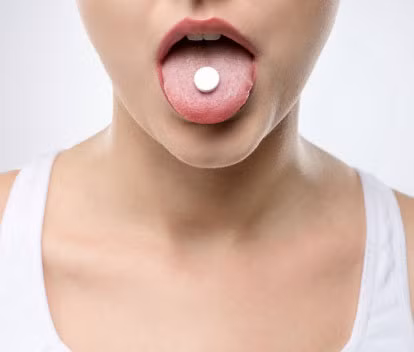 Đối với NSAID thì lại gây dị ứng nghiêm trọng và có thể gây chảy máu trong dạ dày. Tất nhiên những tác dụng phụ này không phải xảy ra thường xuyên nhưng nếu không dùng đúng cách bạn có thể gặp nguy hiểm.