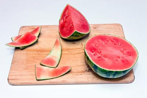 Nếu bạn không ăn được vỏ nguyên thì có thể trộn nó vào một ly sinh tố, không chỉ giúp bạn đạt được chất dinh dưỡng tối ưu mà còn tận dụng được hết phần dư thừa tránh lãng phí.