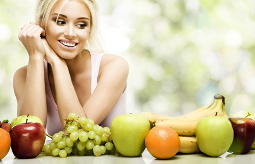 Dưỡng chất hợp lý. Phụ nữ có nồng độ carotenoid trong máu cao nhất có nguy cơ bệnh ung thư vú thấp hơn 19% so với những người có mức thấp nhất. Vì thế hãy bổ sung carotenoid có trong trái cây và rau quả như rau lá xanh, cà rốt và ớt đỏ.