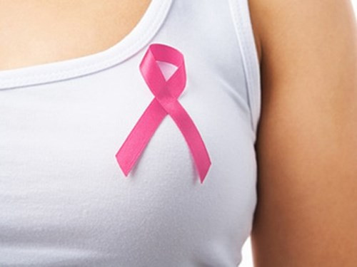 Bạn có thể dùng 1 muỗng canh giấm táo, 3 giọt tinh dầu hương thảo, 5 giọt tinh dầu rau mùi và một muỗng canh đất sét bentonite trộn đều với nhau thành mặt nạ dành cho nách. Mặt nạ nách có thể dùng 1 lần 1 tuần sẽ đào thải được các chất độ hại do mỹ phẩm gây nên.