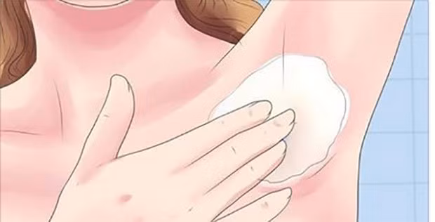 Làm mặt nạ cho nách. Một hỗn hợp đơn giản sẽ rửa sạch mồ hôi cùng các chất thải độc hại mà các tuyến mồ hôi quá tải không thể tống ra ngoài được.