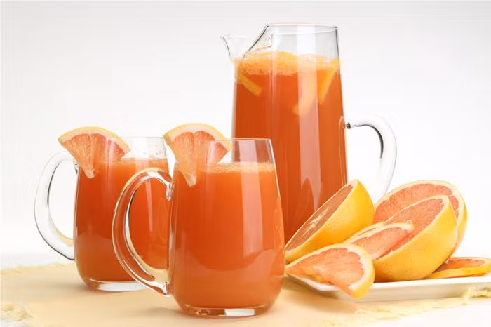 Dùng nước ép bưởi và cà rốt. Hai loại quả này có tác dụng thanh lọc cơ thể và còn thanh lọc phổi hữu hiệu, đặc biệt với những con nghiện thuốc lá.