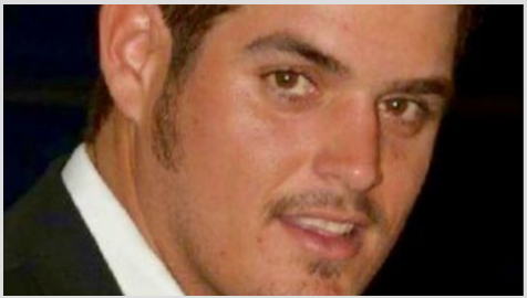 Anh Cason Yeager, bang Florida, Mỹ đã tử vong hồi tháng 6 vừa qua do bị vi khuẩn ăn thịt người tấn công khi đi bơi. Trước đó, Cason Yeager đã nhiễm một loại vi khuẩn ăn thịt gọi là Vibrio vulnificus khiến cơ thể hoại tử dần các mô da, nhiễm trùng máu.