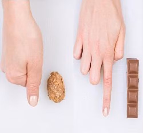 Bơ và sô cô la. Với bơ, bạn chỉ nên ăn 1 phần bằng đầu ngón tay cái và sô cô la bằng 1 ngón tay trỏ của mình.